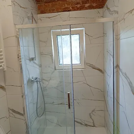 No 20 Apartment *